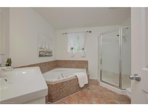 315 Karen Place, Waterloo, ON - Indoor Photo Showing Bathroom