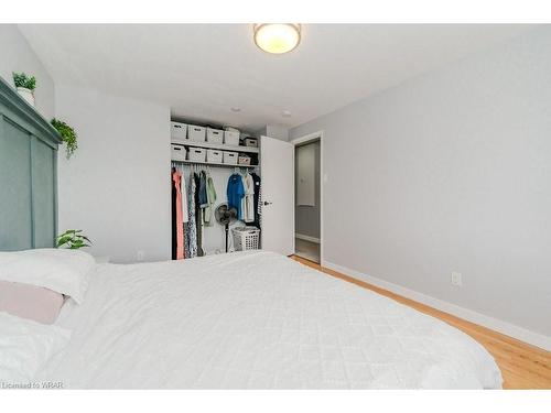 611 Elgin Street N, Cambridge, ON - Indoor Photo Showing Bedroom