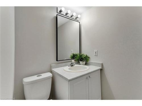 205 Deacon Wood Place, Waterloo, ON - Indoor Photo Showing Bathroom