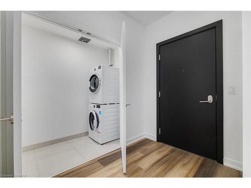211-5 Wellington Street S, Kitchener, ON - Indoor Photo Showing Laundry Room