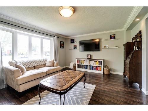 A-705 Highpoint Avenue, Waterloo, ON - Indoor Photo Showing Living Room