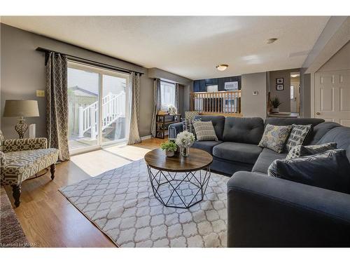 18 Windermere Court, Kitchener, ON - Indoor Photo Showing Living Room