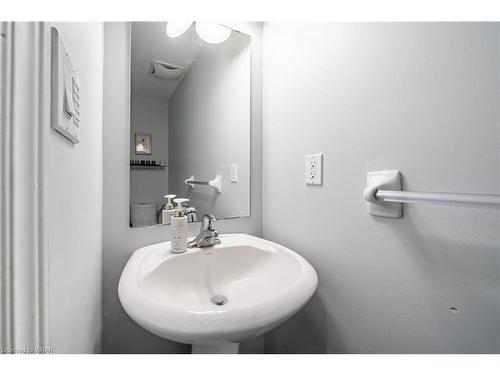 533 Landgren Court, Kitchener, ON - Indoor Photo Showing Bathroom