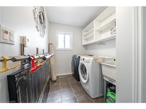 533 Landgren Court, Kitchener, ON - Indoor Photo Showing Laundry Room