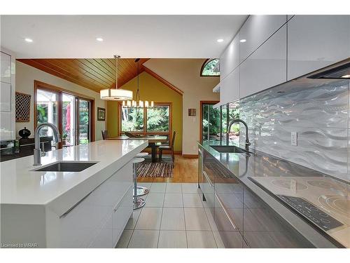 180 Broadview Avenue, Kitchener, ON - Indoor Photo Showing Kitchen
