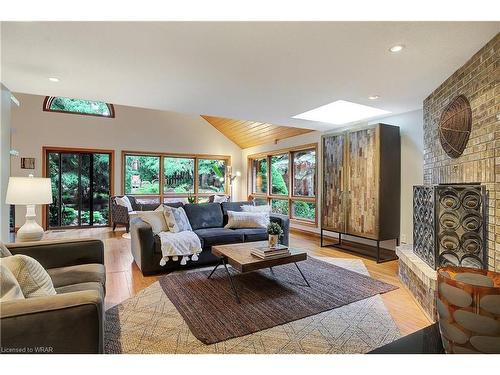 180 Broadview Avenue, Kitchener, ON - Indoor Photo Showing Living Room