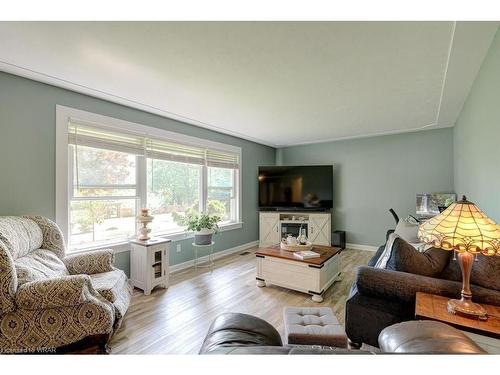 4079 Princess Street, Millbank, ON - Indoor Photo Showing Living Room