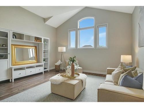 192 Applewood Street, Plattsville, ON - Indoor Photo Showing Living Room