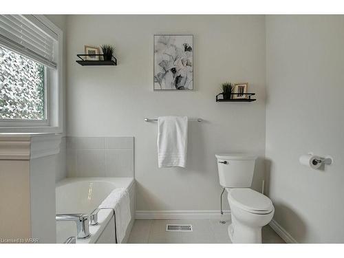 192 Applewood Street, Plattsville, ON - Indoor Photo Showing Bathroom