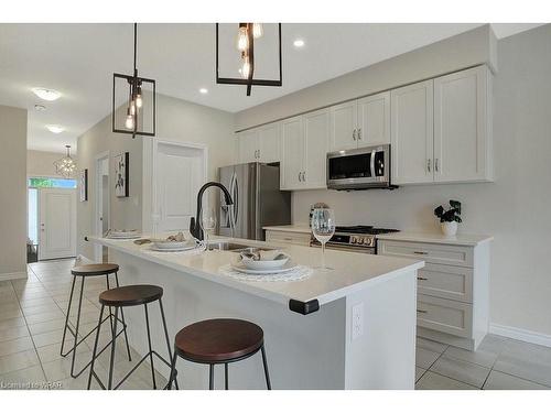 192 Applewood Street, Plattsville, ON - Indoor Photo Showing Kitchen With Upgraded Kitchen