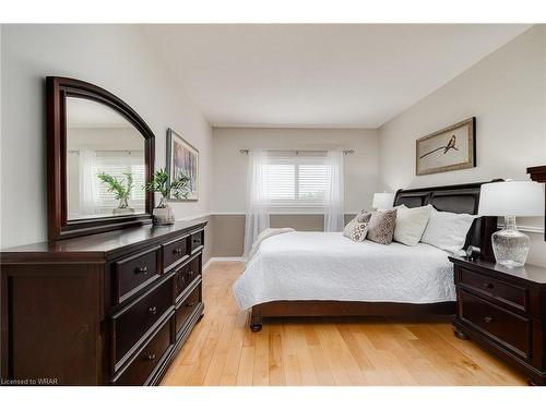 4-545 Laurelwood Drive, Waterloo, ON - Indoor Photo Showing Bedroom