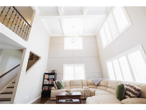 19 Melran Drive, Cambridge, ON - Indoor Photo Showing Living Room