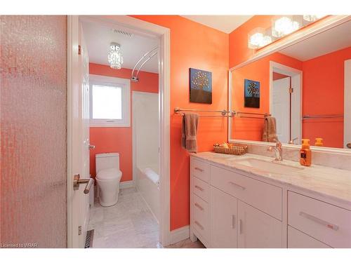 19 Melran Drive, Cambridge, ON - Indoor Photo Showing Bathroom