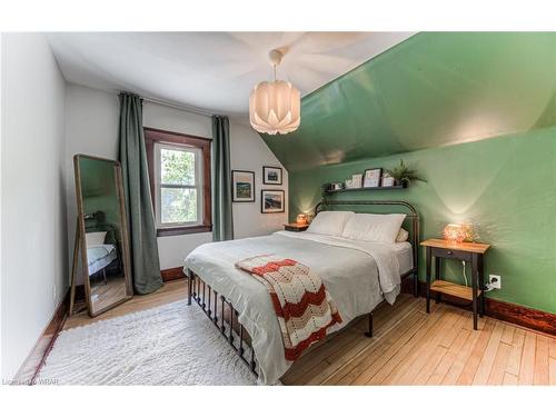 475 Stirling Avenue S, Kitchener, ON - Indoor Photo Showing Bedroom