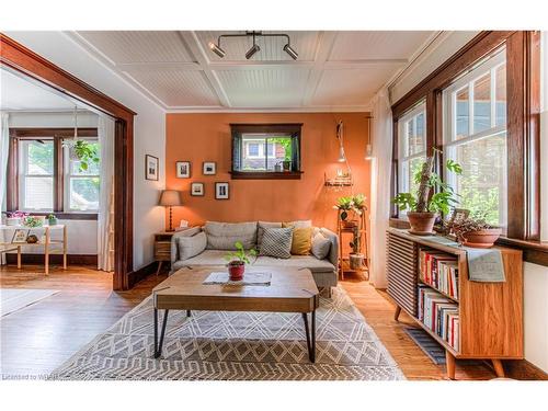 475 Stirling Avenue S, Kitchener, ON - Indoor Photo Showing Living Room