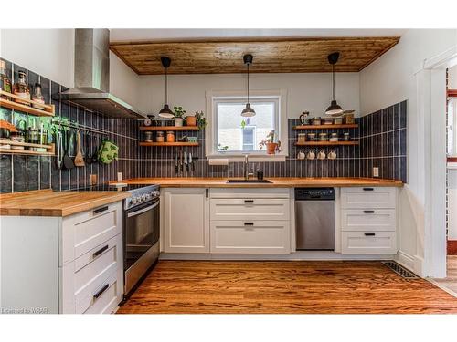 475 Stirling Avenue S, Kitchener, ON - Indoor Photo Showing Kitchen