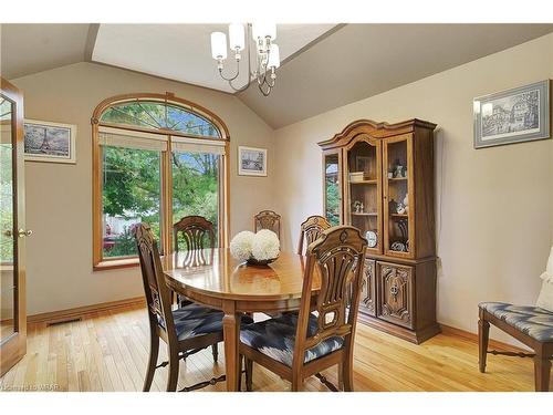 523 Forest Hill Drive, Kitchener, ON - Indoor Photo Showing Dining Room