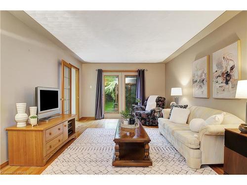 523 Forest Hill Drive, Kitchener, ON - Indoor Photo Showing Living Room