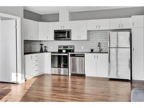 1309-104 Garment Street, Kitchener, ON - Indoor Photo Showing Kitchen With Stainless Steel Kitchen With Upgraded Kitchen