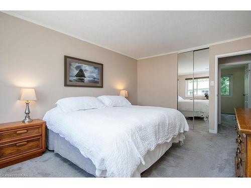 32-30 Green Valley Drive, Kitchener, ON - Indoor Photo Showing Bedroom