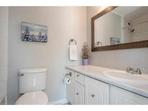 32-30 Green Valley Drive, Kitchener, ON - Indoor Photo Showing Bathroom