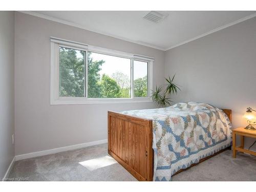 32-30 Green Valley Drive, Kitchener, ON - Indoor Photo Showing Bedroom