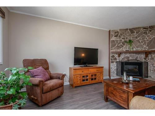 32-30 Green Valley Drive, Kitchener, ON - Indoor Photo Showing Living Room With Fireplace