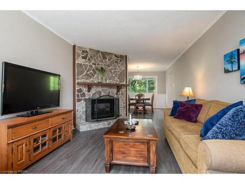 32-30 Green Valley Drive, Kitchener, ON - Indoor Photo Showing Living Room With Fireplace