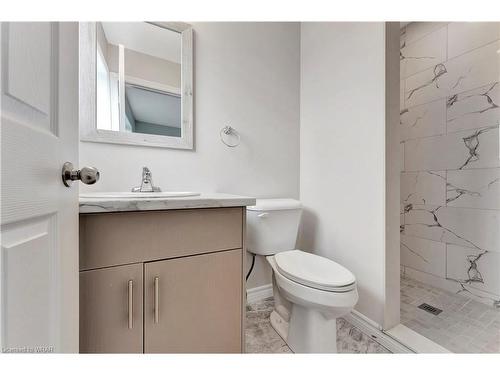 777 Stirling Avenue S, Kitchener, ON - Indoor Photo Showing Bathroom