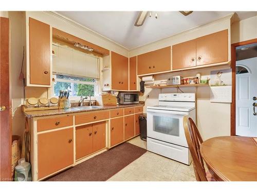 777 Stirling Avenue S, Kitchener, ON - Indoor Photo Showing Kitchen