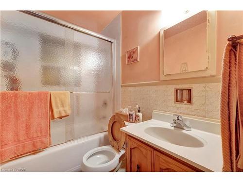 777 Stirling Avenue S, Kitchener, ON - Indoor Photo Showing Bathroom