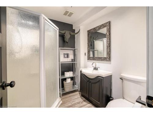 40 Brewster Place, Cambridge, ON - Indoor Photo Showing Bathroom