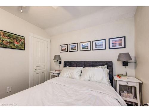 934 Eagle Street N, Cambridge, ON - Indoor Photo Showing Bedroom