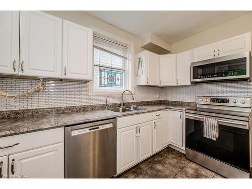 934 Eagle Street N, Cambridge, ON - Indoor Photo Showing Kitchen With Double Sink