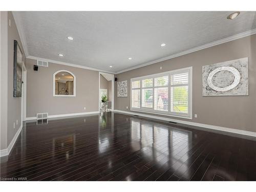 290 Woodridge Drive, Mannheim, ON - Indoor Photo Showing Living Room