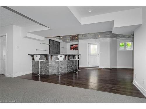 290 Woodridge Drive, Mannheim, ON - Indoor Photo Showing Living Room