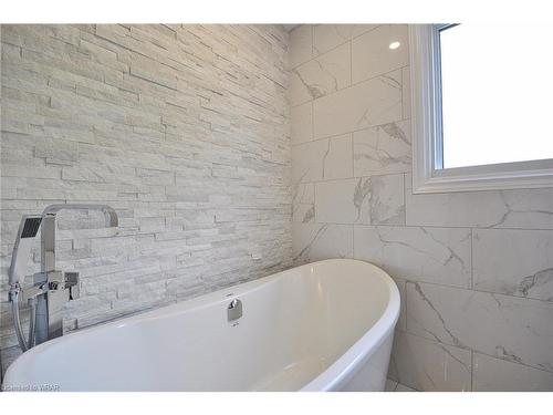 45 Linndale Road, Cambridge, ON - Indoor Photo Showing Bathroom