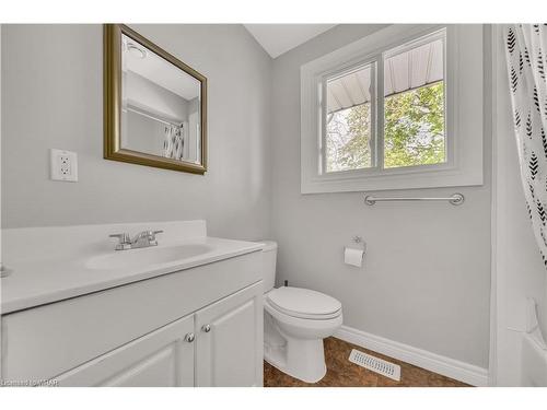 48 Ralgreen Crescent, Kitchener, ON - Indoor Photo Showing Bathroom