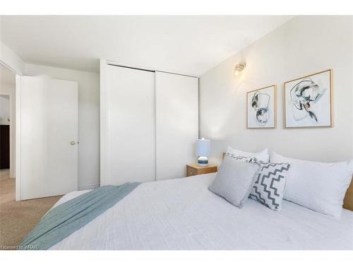 39-51 Paulander Drive, Kitchener, ON - Indoor Photo Showing Bedroom