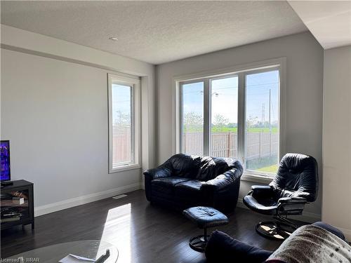 512 Gristmill Street, Waterloo, ON - Indoor Photo Showing Living Room