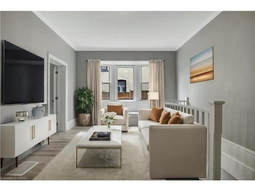 7 Crombie Street, Cambridge, ON - Indoor Photo Showing Living Room