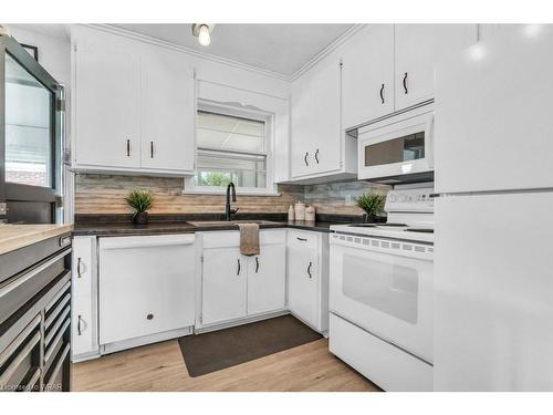 80 Ellis Avenue, Kitchener, ON - Indoor Photo Showing Kitchen