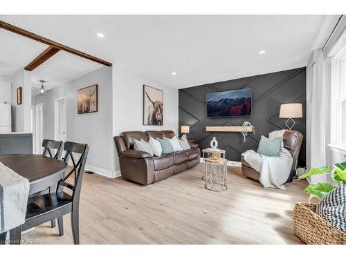 80 Ellis Avenue, Kitchener, ON - Indoor Photo Showing Living Room