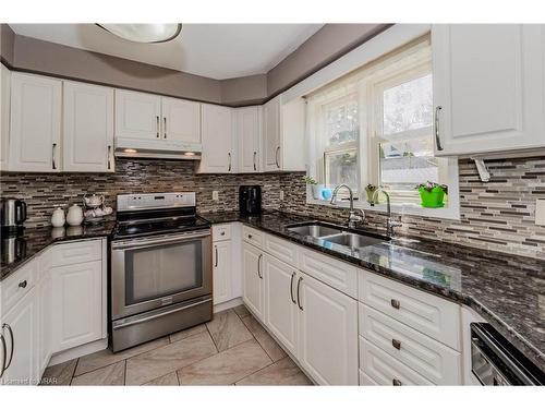 122 Forfar Avenue, Kitchener, ON - Indoor Photo Showing Kitchen With Double Sink With Upgraded Kitchen