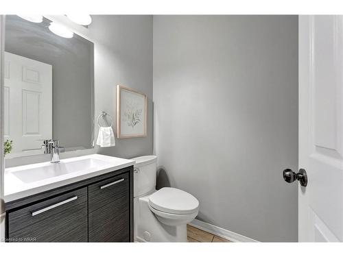 93 Fitzgerald Drive, Cambridge, ON - Indoor Photo Showing Bathroom