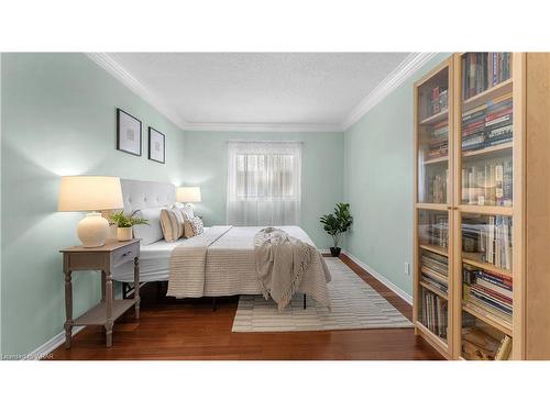 37-1499 Byron Baseline Road, London, ON - Indoor Photo Showing Bedroom