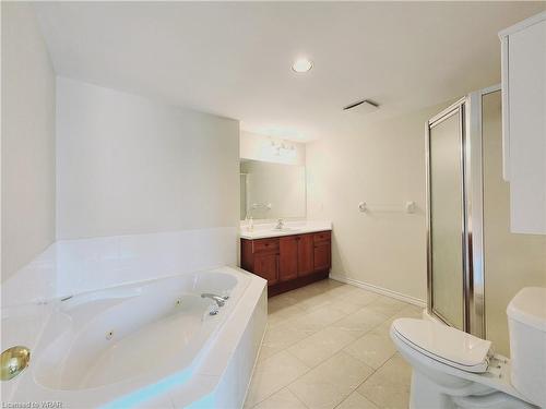 579 Dansbury Drive, Waterloo, ON - Indoor Photo Showing Bathroom
