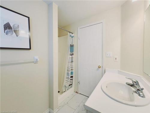 579 Dansbury Drive, Waterloo, ON - Indoor Photo Showing Bathroom