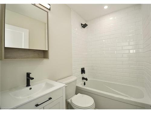 83 Elmwood Avenue, Cambridge, ON - Indoor Photo Showing Bathroom