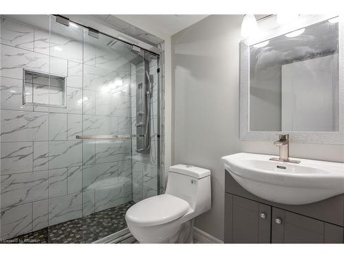 576 Victoria Street S, Kitchener, ON - Indoor Photo Showing Bathroom
